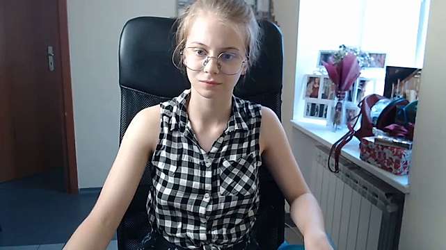 Play_With_Me__ naked stripping on cam for live sex video chat
