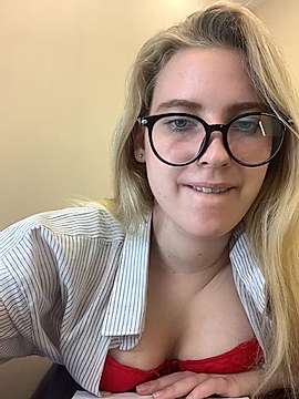 Rubyhotplay naked stripping on cam for live sex video chat