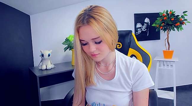 _SnowWhite naked stripping on cam for live sex video chat