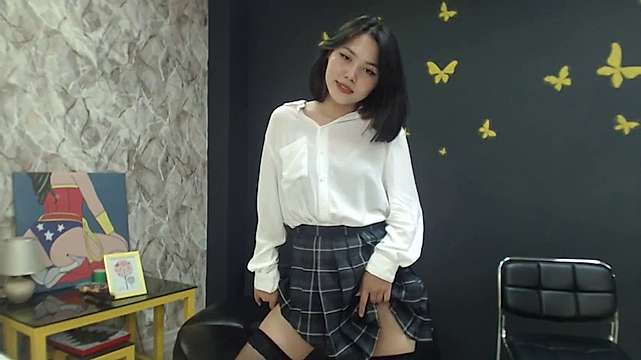 TammiLou naked stripping on cam for live sex video chat