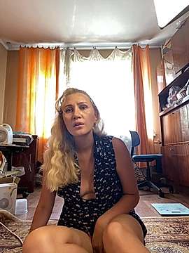 YourBlondee naked stripping on cam for live sex video chat