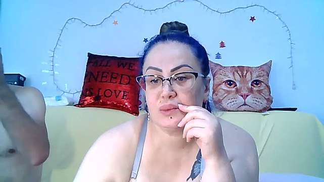 Bubble_Butt_xxx naked stripping on cam for live sex video chat