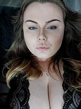 Danii_xv naked stripping on cam for live sex video chat