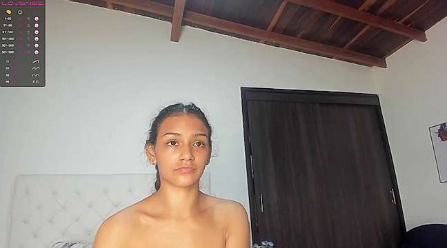 Gretel_berrys naked stripping on cam for live sex video chat