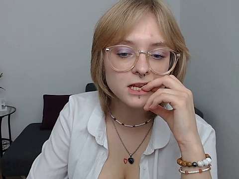 Ioanna-Light naked stripping on cam for live sex video chat