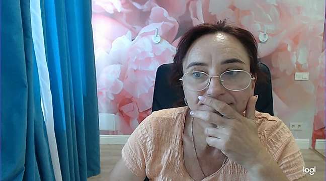 Katie_Joness naked stripping on cam for live sex video chat