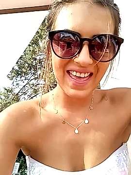 LeylaCum naked stripping on cam for live sex video chat