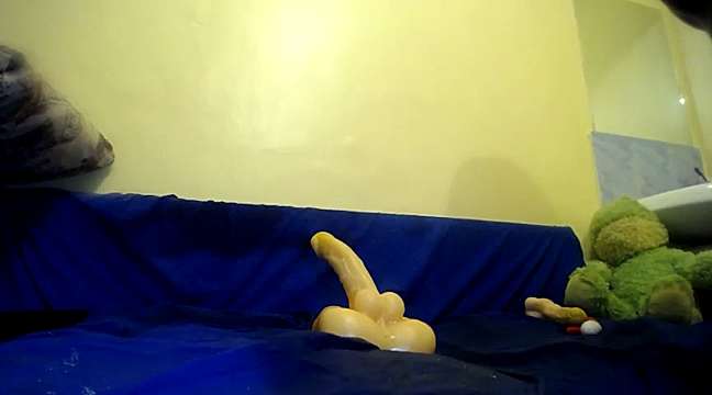 LittleDirtyslutt naked stripping on cam for live sex video chat
