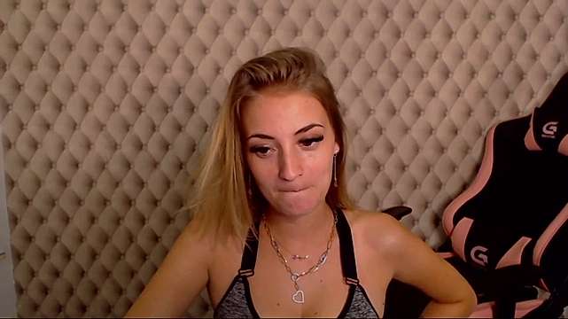sexydevilll69 naked stripping on cam for live sex video chat