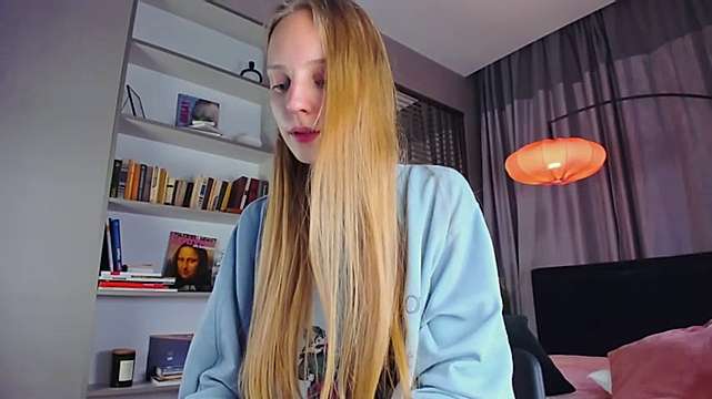 SusieLou naked stripping on cam for live sex video chat