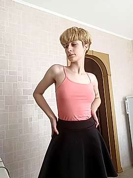 truskaw_chick naked stripping on cam for live sex video chat