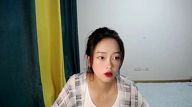 Anna-Cola naked stripping on cam for live sex video chat