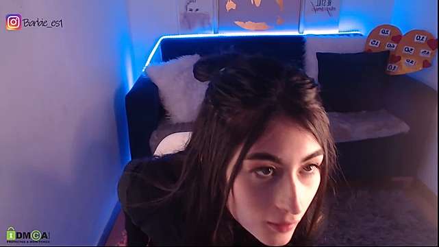 barbie_es naked stripping on cam for live sex video chat