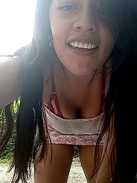 BELLA_LUNA17 naked stripping on cam for live sex video chat