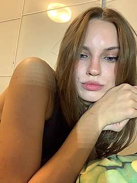 BunnyBaby93 naked stripping on cam for live sex video chat