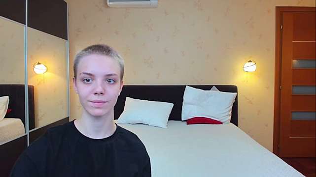 CassandraMills naked stripping on cam for live sex video chat