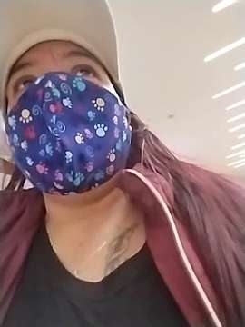 DeynaJohnson naked stripping on cam for live sex video chat