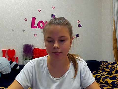 GirlUrDream naked stripping on cam for live sex video chat