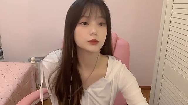 Insgir naked stripping on cam for live sex video chat