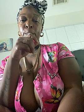 madam-squirtle naked stripping on cam for live sex video chat