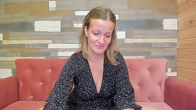 mollitrexx naked stripping on cam for live sex video chat