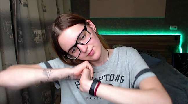 Nikaaa_ naked stripping on cam for live sex video chat