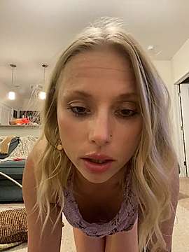 samanthajames22 naked stripping on cam for live sex video chat