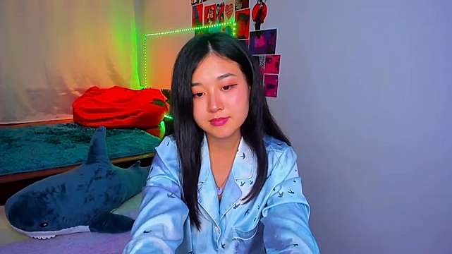 Sinceeere naked stripping on cam for live sex video chat