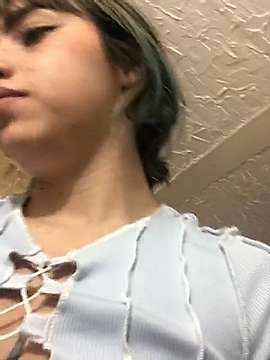 valen_dreams naked stripping on cam for live sex video chat