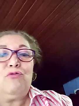 Vicky_Rosse naked stripping on cam for live sex video chat