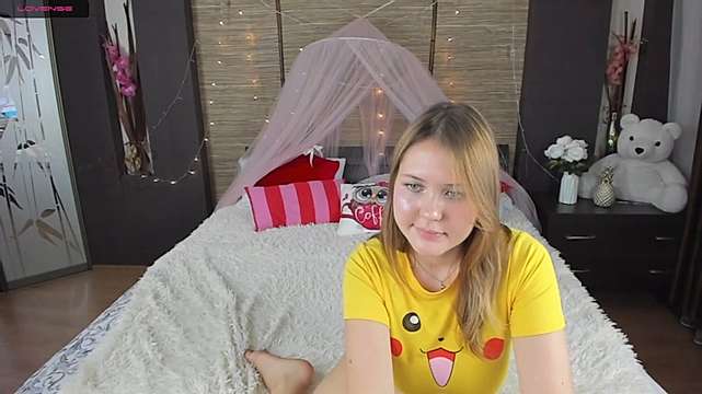 vivian_kelly naked stripping on cam for live sex video chat