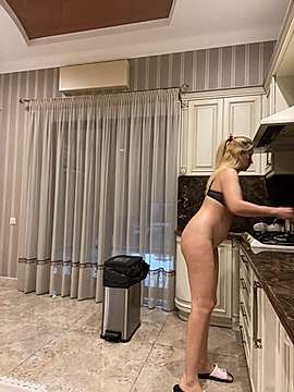 AAAlitapluggg naked stripping on cam for live sex video chat