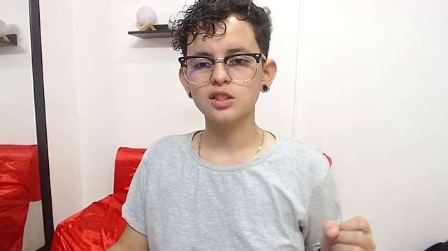 alex_strong_sexy naked stripping on cam for live sex video chat