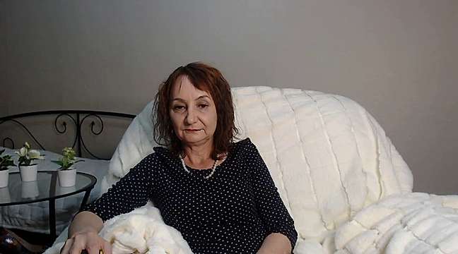 Anniee1Page naked stripping on cam for live sex video chat