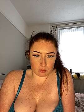 evielikestoplay naked stripping on cam for live sex video chat