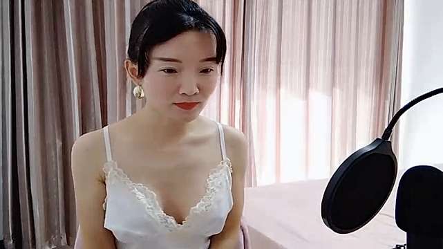 Gloria-annie naked stripping on cam for live sex video chat