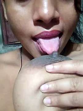 HOTQUEEN28 naked stripping on cam for live sex video chat