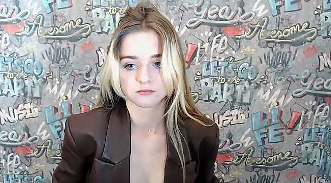 LittleSue_ naked stripping on cam for live sex video chat