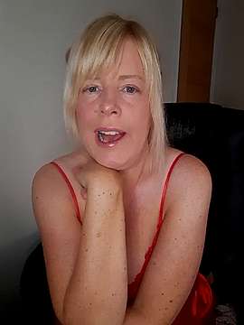 msjuicylucy1982 naked stripping on cam for live sex video chat