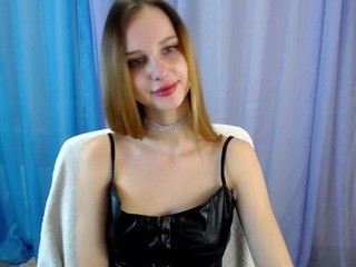 Pretty-Lola naked Live Sex Chat Room