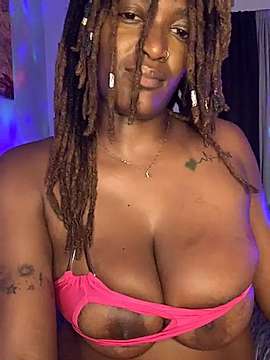 PrettyPrincessMoney naked stripping on cam for live sex video chat