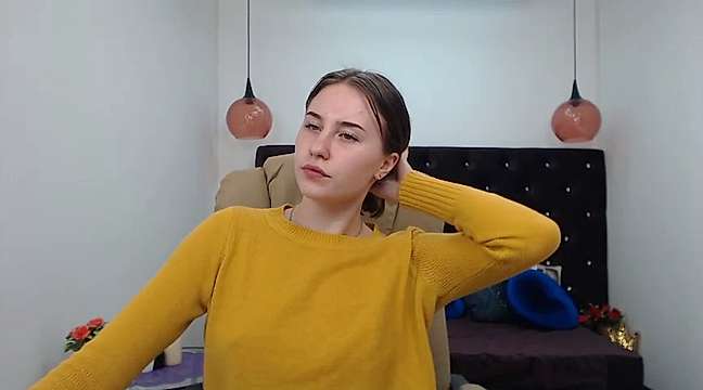 SarahBrown1 naked stripping on cam for live sex video chat