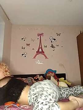 Stacey-Henderson naked stripping on cam for live sex video chat