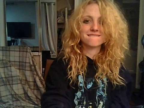 strawberryblondebabe naked stripping on cam for live sex video chat