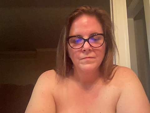 Thick-Milf-Lisa naked stripping on cam for live sex video chat