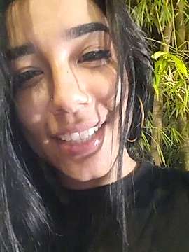 ximena_roxxe naked stripping on cam for live sex video chat