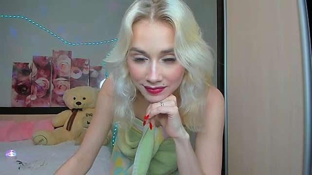 carolina_forbes777 naked stripping on cam for live sex video chat