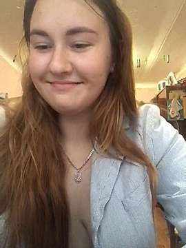 CoralTalks naked stripping on cam for live sex video chat