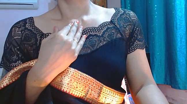 CuteRhea69 naked stripping on cam for live sex video chat