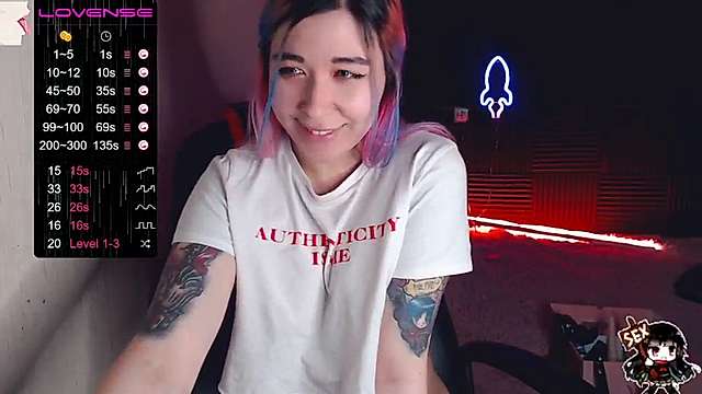 ElliLie naked stripping on cam for live sex video chat